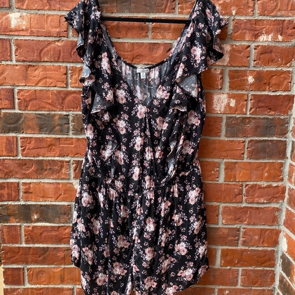 American Eagle Womens XXL Black Floral Flutter Sleeve Romper Shorts